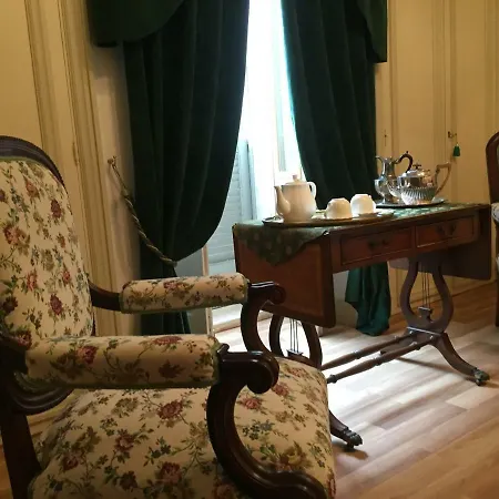 Palazzo Laguardia 3*