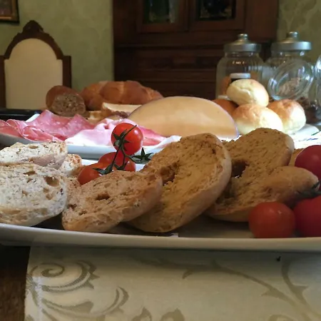 Bed & Breakfast Palazzo Laguardia 3*