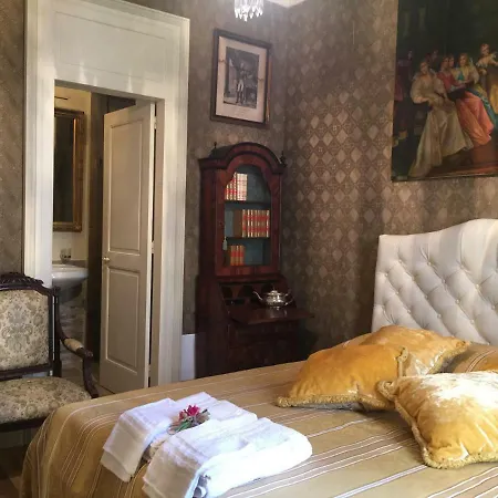 Bed & Breakfast Palazzo Laguardia 3*